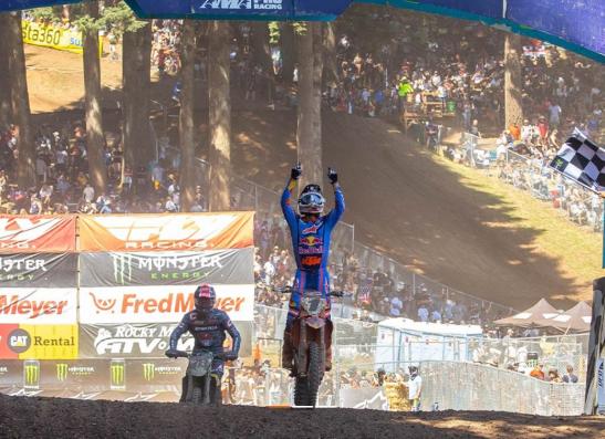 CHASE SEXTON ET RED BULL KTM FACTORY RACING REMPORTENT LA VICTOIRE À WASHOUGAL EN 450MX