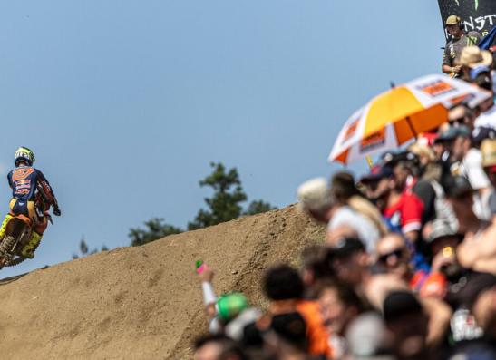 Red Bull KTM a de nouveau établi la norme MXGP avec une victoire dans les deux catégories au Grand Prix de République tchèque